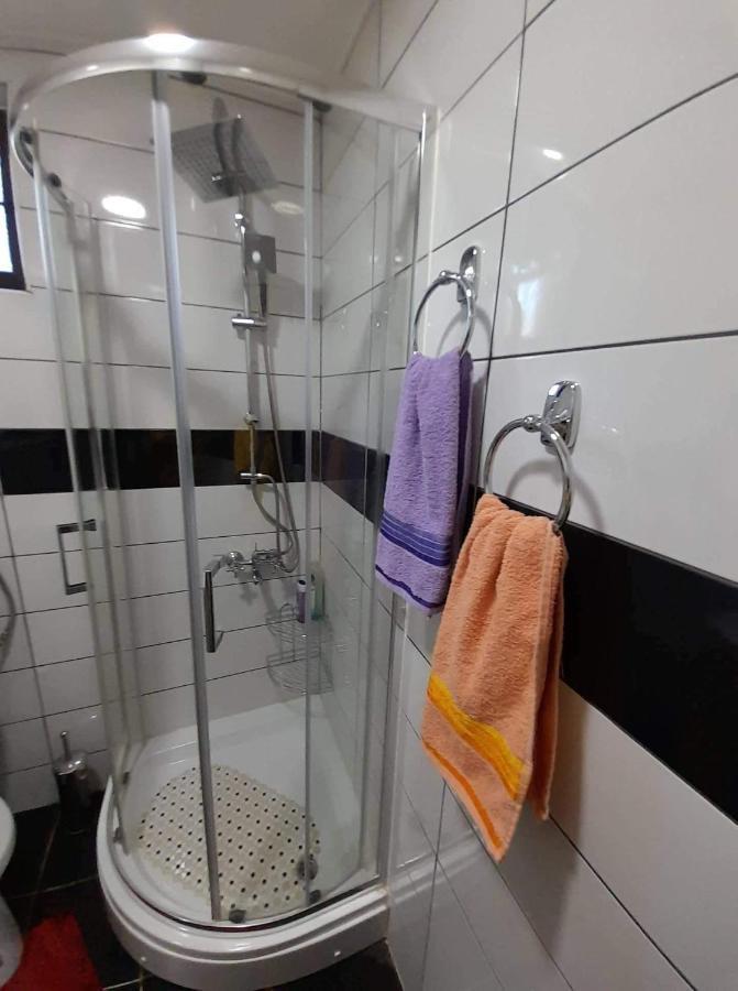 Stan Na Dan Gornji Milanovac-Centar-Nova Gradnja Apartment Ngoại thất bức ảnh